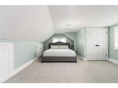 5901 Murray Street, Niagara Falls, ON - Indoor Photo Showing Bedroom