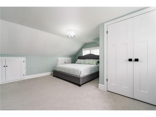 5901 Murray Street, Niagara Falls, ON - Indoor Photo Showing Bedroom