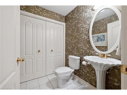 18-1439 Niagara Stone Road, Niagara-On-The-Lake, ON - Indoor Photo Showing Bathroom