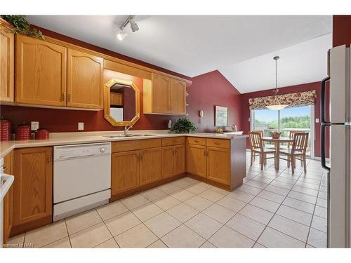 18-1439 Niagara Stone Road, Niagara-On-The-Lake, ON - Indoor Photo Showing Kitchen