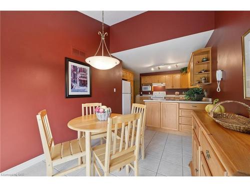 18-1439 Niagara Stone Road, Niagara-On-The-Lake, ON - Indoor Photo Showing Dining Room