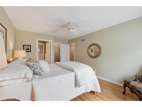 18-1439 Niagara Stone Road, Niagara-On-The-Lake, ON - Indoor Photo Showing Bedroom