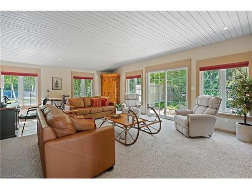 894 Oakhill Boulevard, Ridgeway, ON - Indoor Photo Showing Living Room