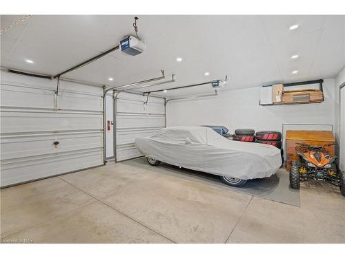 894 Oakhill Boulevard, Ridgeway, ON - Indoor Photo Showing Garage