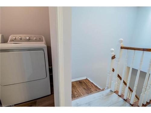 28-5070 Drummond Road, Niagara Falls, ON - Indoor Photo Showing Laundry Room