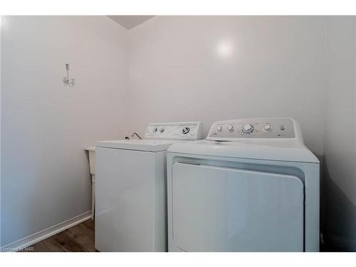 28-5070 Drummond Road, Niagara Falls, ON - Indoor Photo Showing Laundry Room