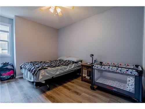 28-5070 Drummond Road, Niagara Falls, ON - Indoor Photo Showing Bedroom