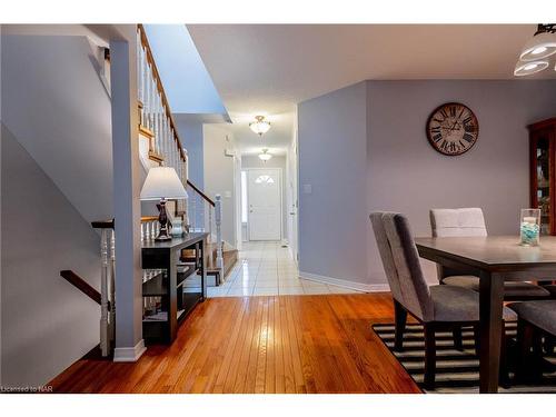 28-5070 Drummond Road, Niagara Falls, ON - Indoor Photo Showing Dining Room