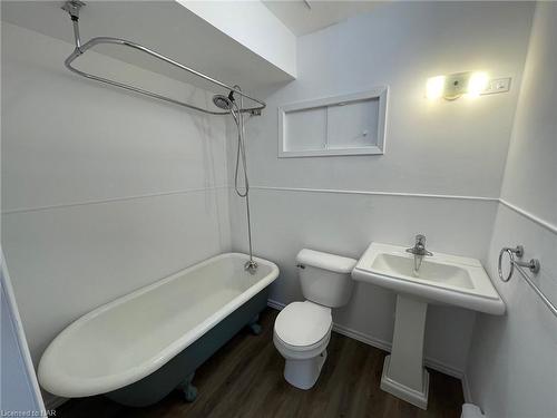 5 Lewis Street, Fort Erie, ON - Indoor Photo Showing Bathroom