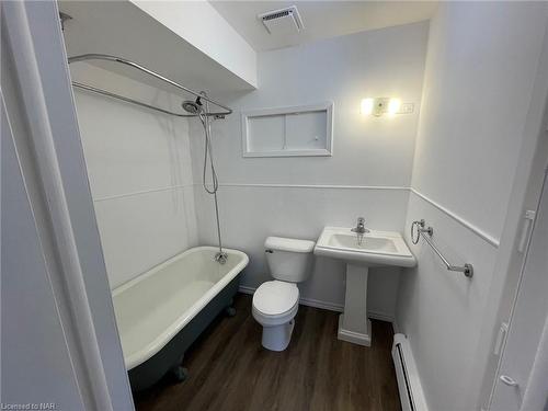 5 Lewis Street, Fort Erie, ON - Indoor Photo Showing Bathroom