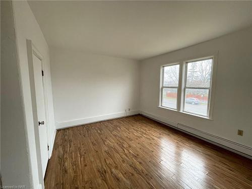 5 Lewis Street, Fort Erie, ON - Indoor Photo Showing Other Room