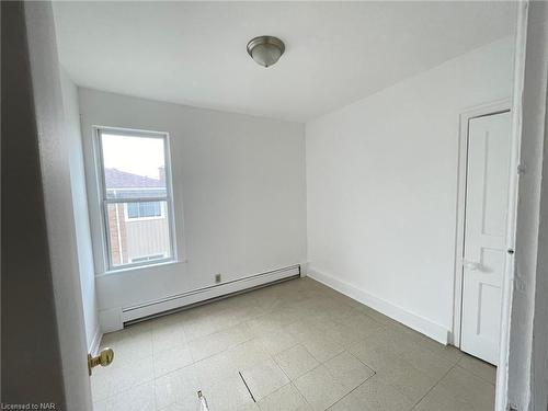 5 Lewis Street, Fort Erie, ON - Indoor Photo Showing Other Room