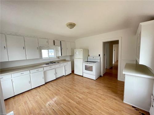 5 Lewis Street, Fort Erie, ON - Indoor Photo Showing Kitchen With Double Sink