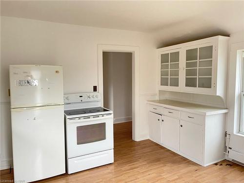 5 Lewis Street, Fort Erie, ON - Indoor Photo Showing Kitchen