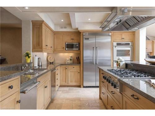 11 Norris Place, St. Catharines, ON - Indoor Photo Showing Kitchen With Upgraded Kitchen