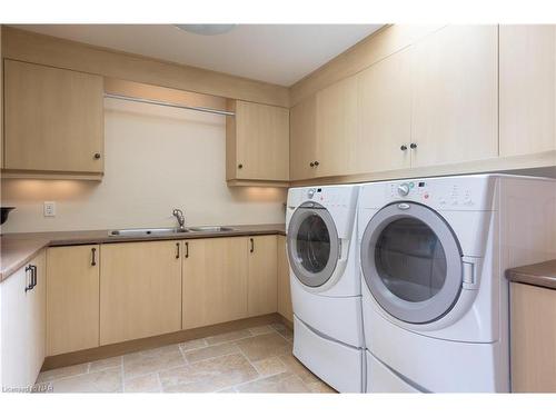 11 Norris Place, St. Catharines, ON - Indoor Photo Showing Laundry Room
