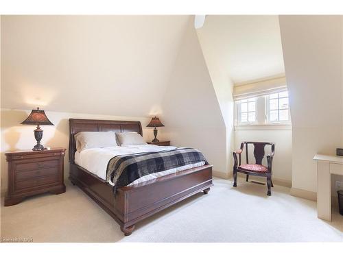 11 Norris Place, St. Catharines, ON - Indoor Photo Showing Bedroom