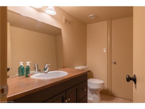 11 Norris Place, St. Catharines, ON - Indoor Photo Showing Bathroom