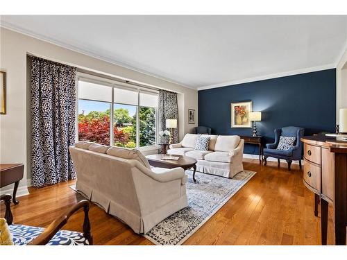 7 Thorncrest Road, Port Colborne, ON - Indoor Photo Showing Living Room