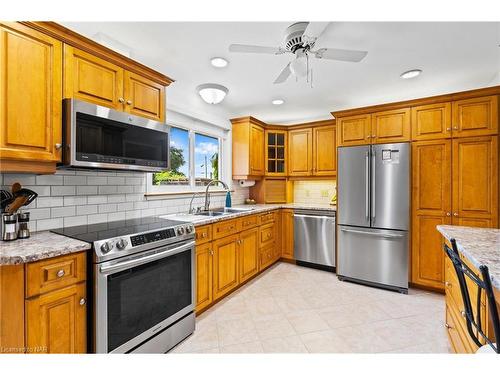 7 Thorncrest Road, Port Colborne, ON - Indoor Photo Showing Kitchen With Double Sink