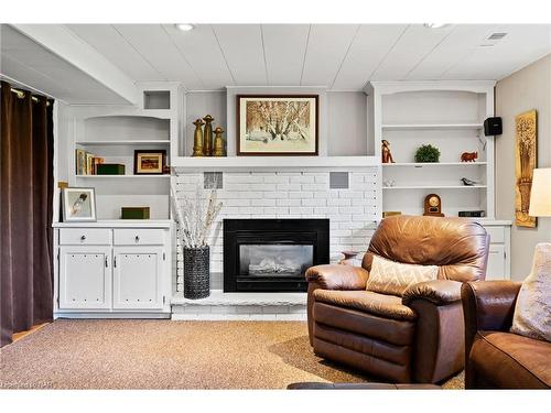 7 Thorncrest Road, Port Colborne, ON - Indoor Photo Showing Living Room With Fireplace