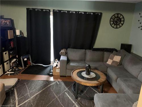 21-6767 Thorold Stone Road, Niagara Falls, ON - Indoor Photo Showing Living Room