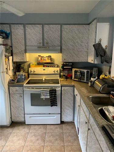 21-6767 Thorold Stone Road, Niagara Falls, ON - Indoor Photo Showing Kitchen With Double Sink