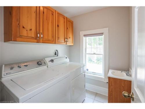 129 Johnson Street, Niagara-On-The-Lake, ON - Indoor Photo Showing Laundry Room