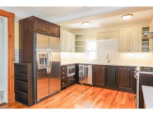 129 Johnson Street, Niagara-On-The-Lake, ON - Indoor Photo Showing Kitchen With Upgraded Kitchen