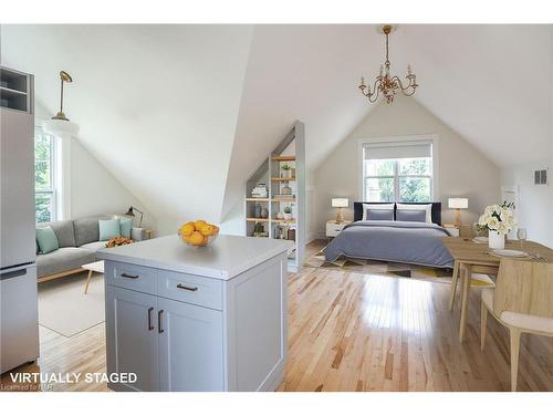 129 Johnson Street, Niagara-On-The-Lake, ON - Indoor Photo Showing Bedroom