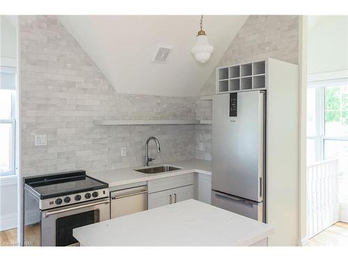 129 Johnson Street, Niagara-On-The-Lake, ON - Indoor Photo Showing Kitchen With Upgraded Kitchen