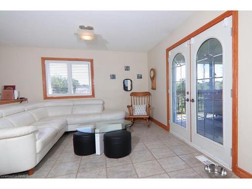 3934 Christina Court, Ridgeway, ON - Indoor Photo Showing Kitchen With Double Sink