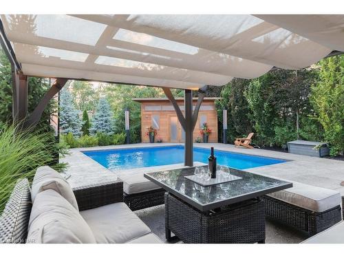 2 Mallette Crescent, Niagara-On-The-Lake, ON - Outdoor With In Ground Pool