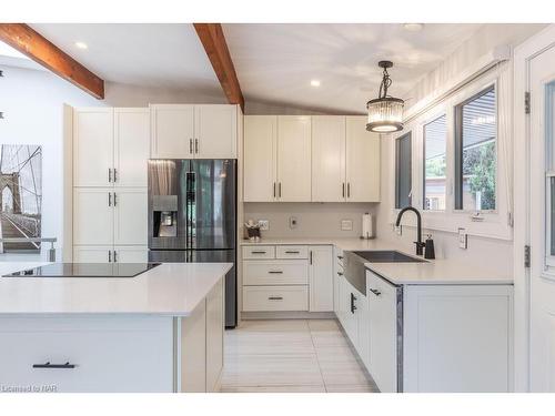 2 Mallette Crescent, Niagara-On-The-Lake, ON - Indoor Photo Showing Kitchen