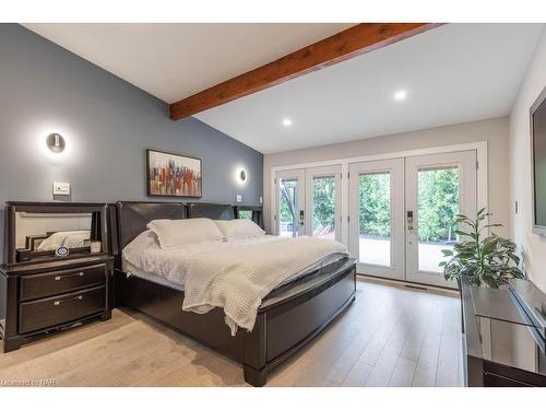 2 Mallette Crescent, Niagara-On-The-Lake, ON - Indoor Photo Showing Bedroom