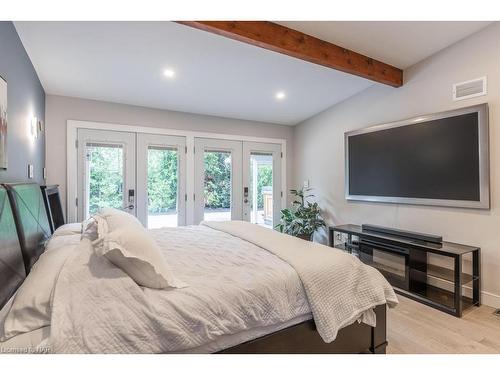 2 Mallette Crescent, Niagara-On-The-Lake, ON - Indoor Photo Showing Bedroom