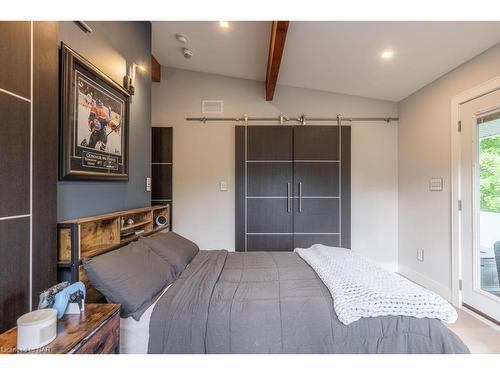 2 Mallette Crescent, Niagara-On-The-Lake, ON - Indoor Photo Showing Bedroom