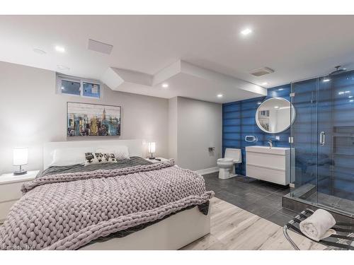 2 Mallette Crescent, Niagara-On-The-Lake, ON - Indoor Photo Showing Bedroom