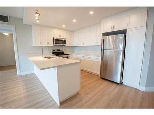 409-300G Fourth Avenue, St. Catharines, ON - Indoor Photo Showing Kitchen With Double Sink