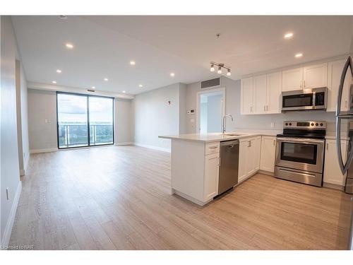 409-300G Fourth Avenue, St. Catharines, ON - Indoor Photo Showing Kitchen