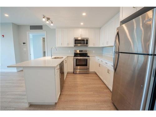 409-300G Fourth Avenue, St. Catharines, ON - Indoor Photo Showing Kitchen With Upgraded Kitchen