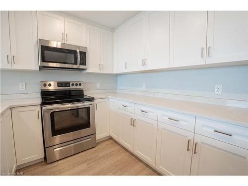 409-300G Fourth Avenue, St. Catharines, ON - Indoor Photo Showing Kitchen