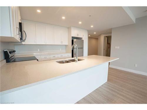 409-300G Fourth Avenue, St. Catharines, ON - Indoor Photo Showing Kitchen With Double Sink