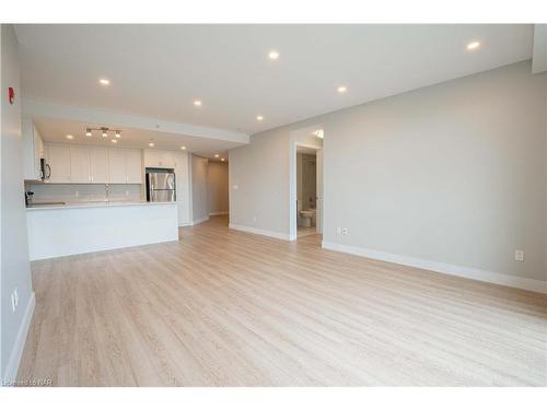 409-300G Fourth Avenue, St. Catharines, ON - Indoor Photo Showing Kitchen