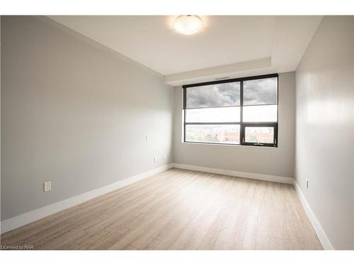 409-300G Fourth Avenue, St. Catharines, ON - Indoor Photo Showing Other Room