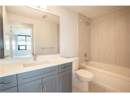 409-300G Fourth Avenue, St. Catharines, ON - Indoor Photo Showing Bathroom