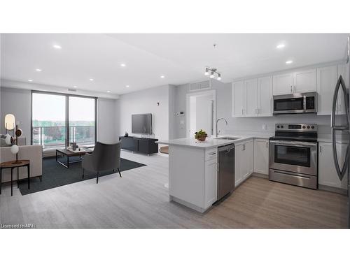 409-300G Fourth Avenue, St. Catharines, ON - Indoor Photo Showing Kitchen With Upgraded Kitchen