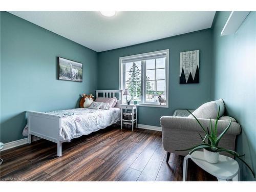 140 Helen Street, Port Colborne, ON - Indoor Photo Showing Bedroom