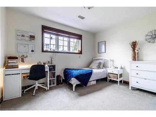 140 Helen Street, Port Colborne, ON - Indoor Photo Showing Bedroom