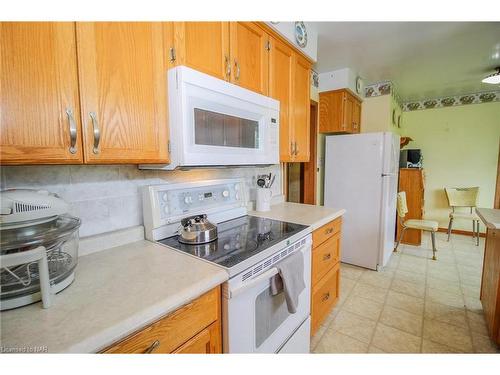 8204 Schisler Road, Niagara Falls, ON - Indoor Photo Showing Kitchen
